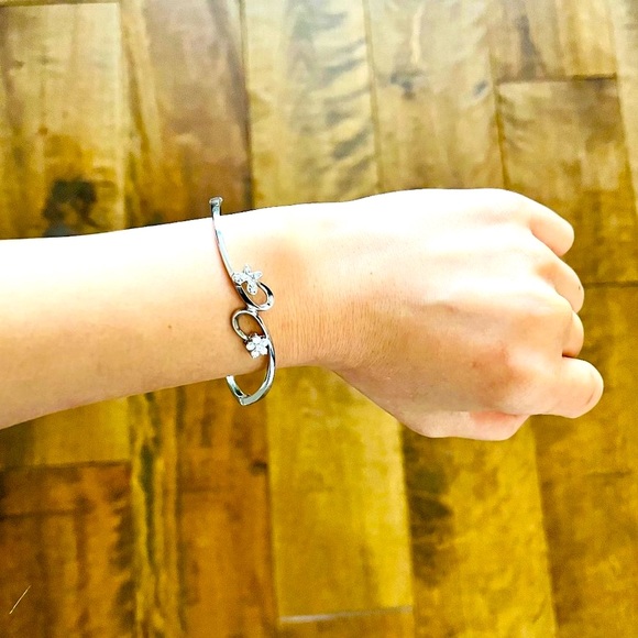 Swarovski Curvy Bangle, Rodium-plated, White w/ Crystal Flower and Butterfly - Picture 5 of 5